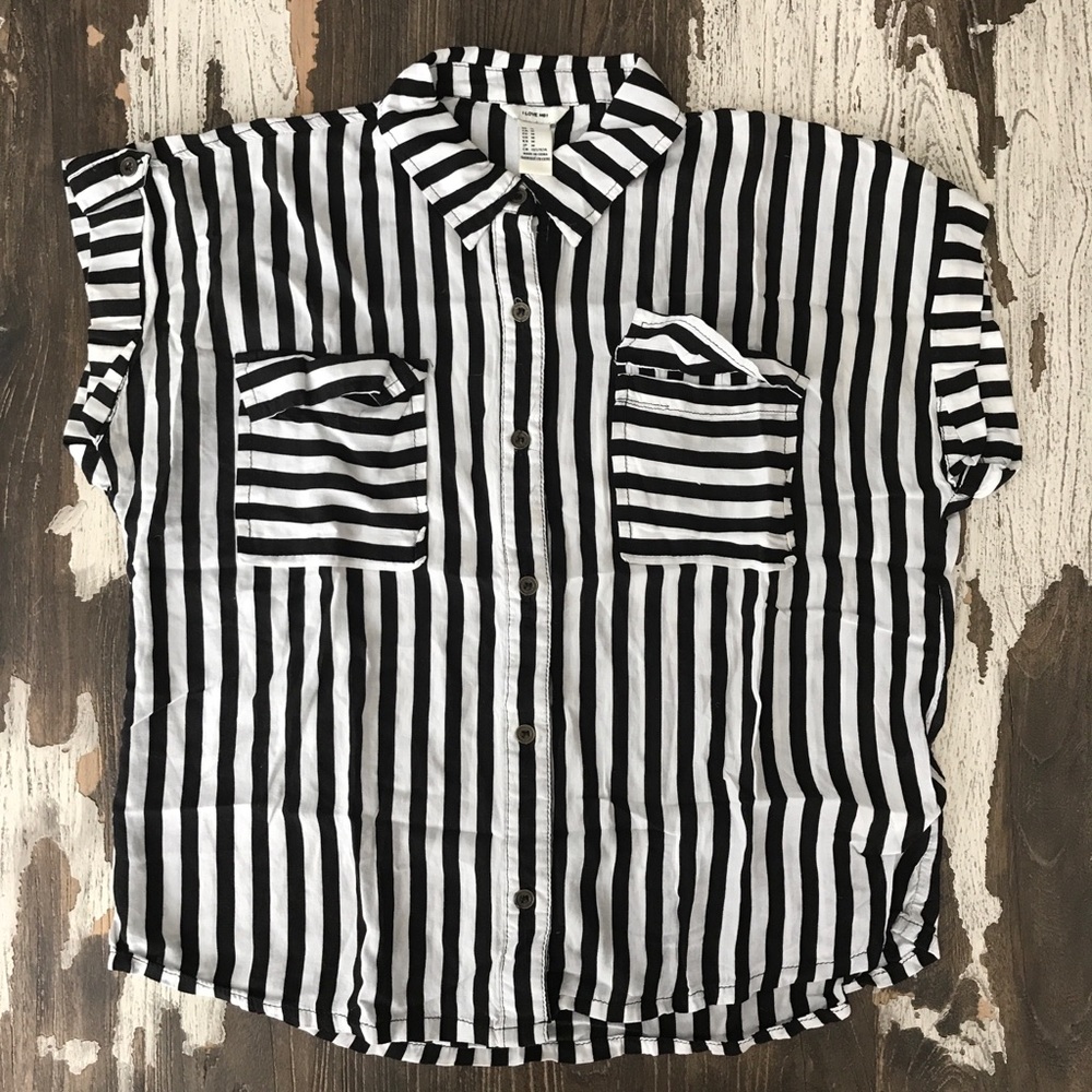 Forever 21 I Love H81 Women’s Black & White Short Sleeve Button Down Shirt